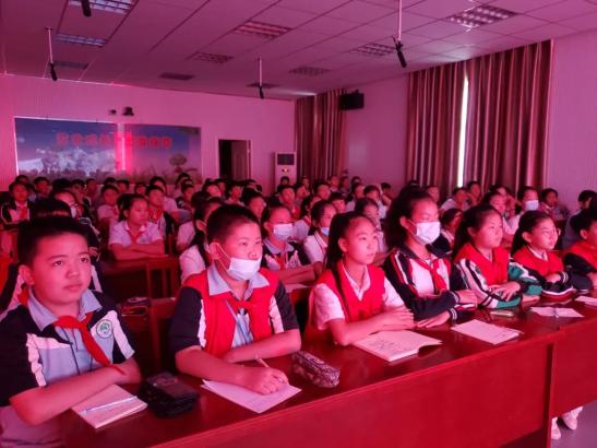 观红色电影忆峥嵘岁月水月寺小学举行迎国庆爱国主义影片巡演活动