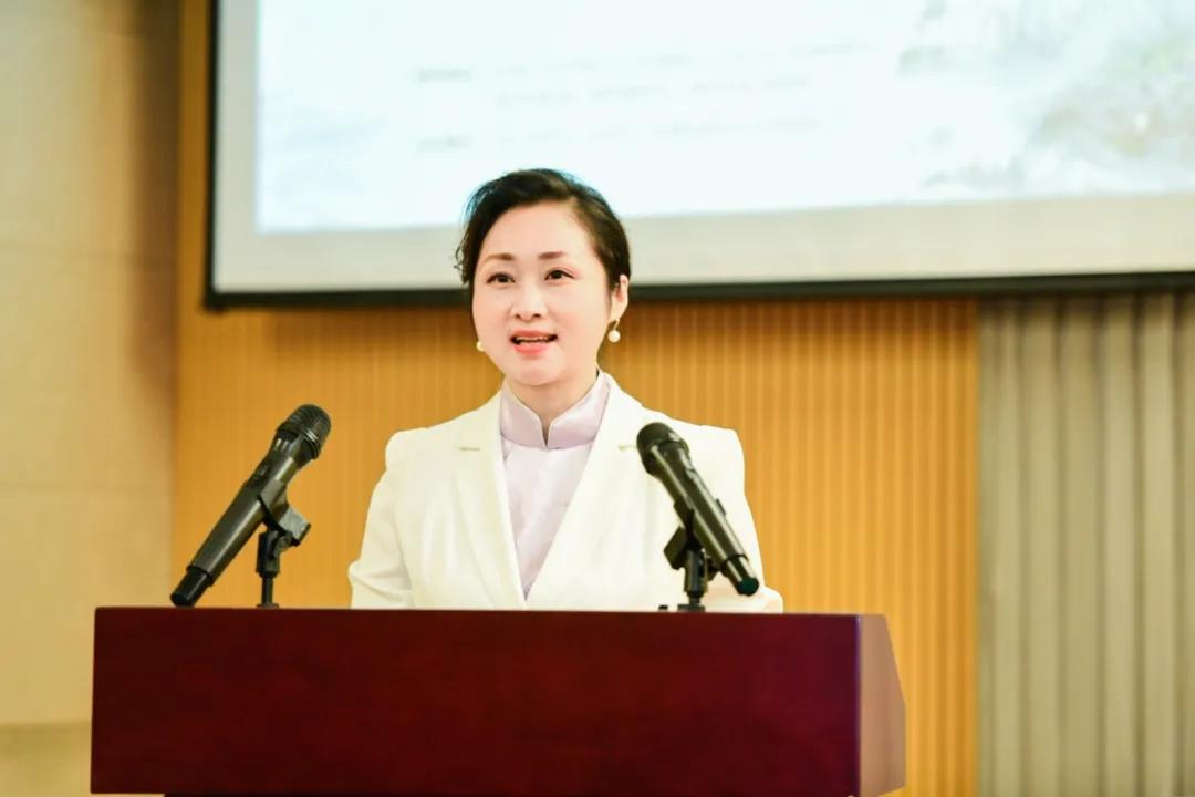 知见诗社文艺名家刘文敏秦刚向成都永陵博物馆捐赠行书长卷秦刚永陵