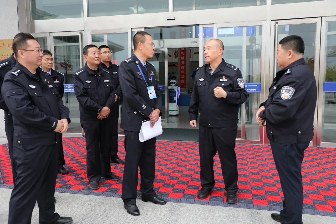 王飞副局长调研公安放管服改革工作