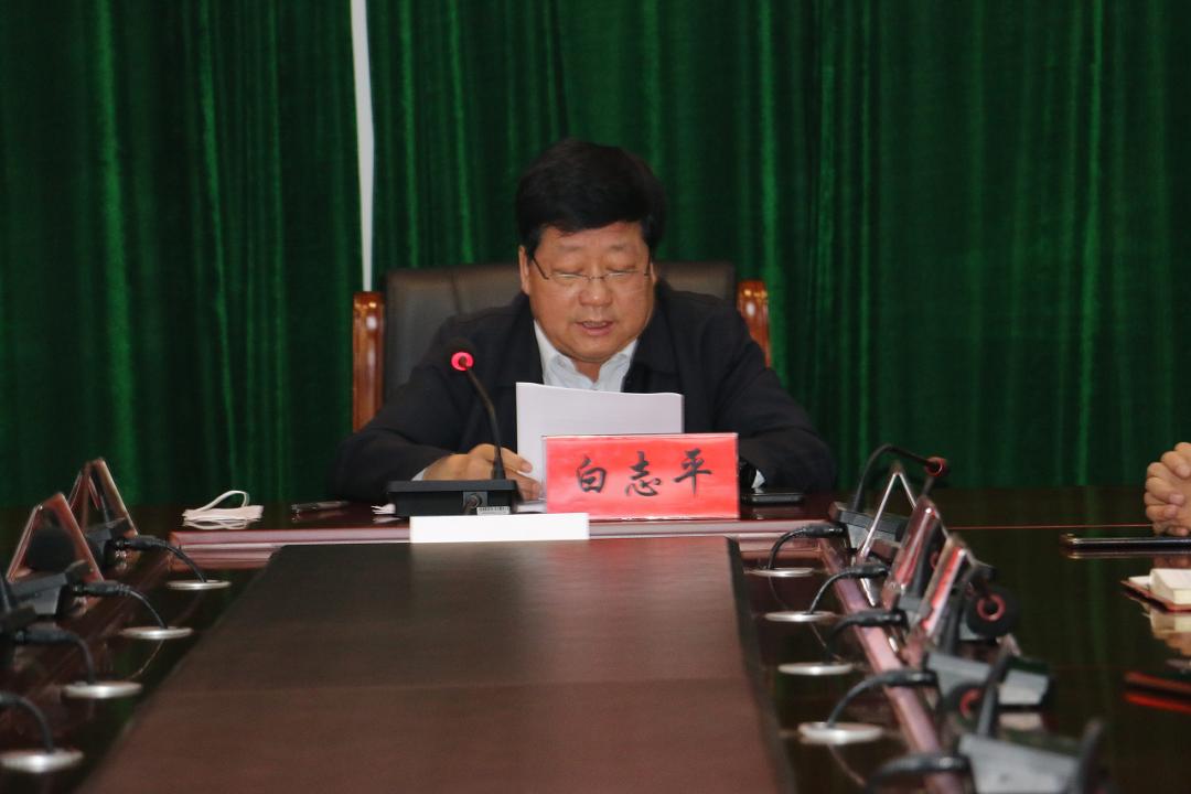 县委常委,统战部部长白志平主持会议并讲话.