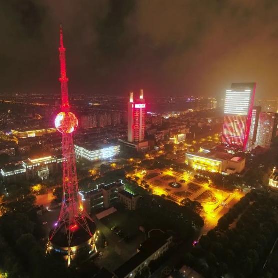 除了你每天路过的奉贤小东方明珠上海的这些电视塔也承载了许多市民的