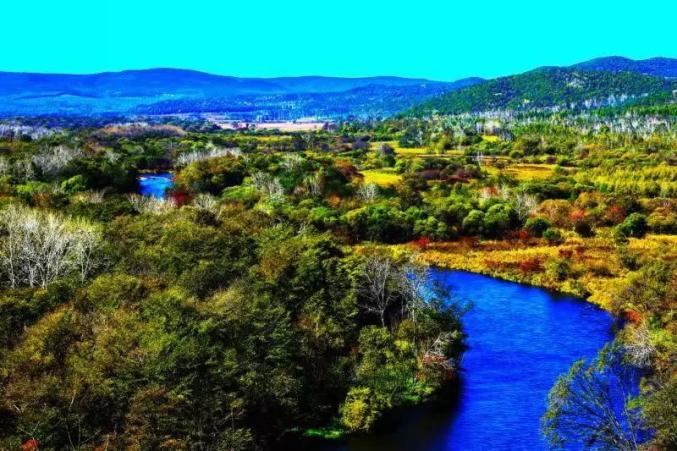 旅游萝北风光之秋满山峦