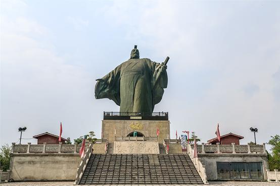 芒砀山刘邦雕像图片