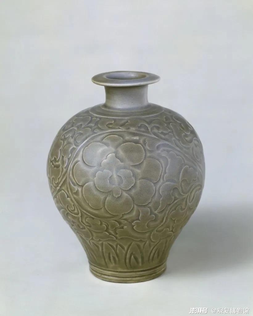 北宋 耀州窑青釉刻牡丹花瓶 故宫博物院藏