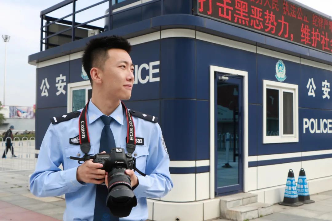 祝福祖国守护平安杨大卫新时代新民警新宣传新服务