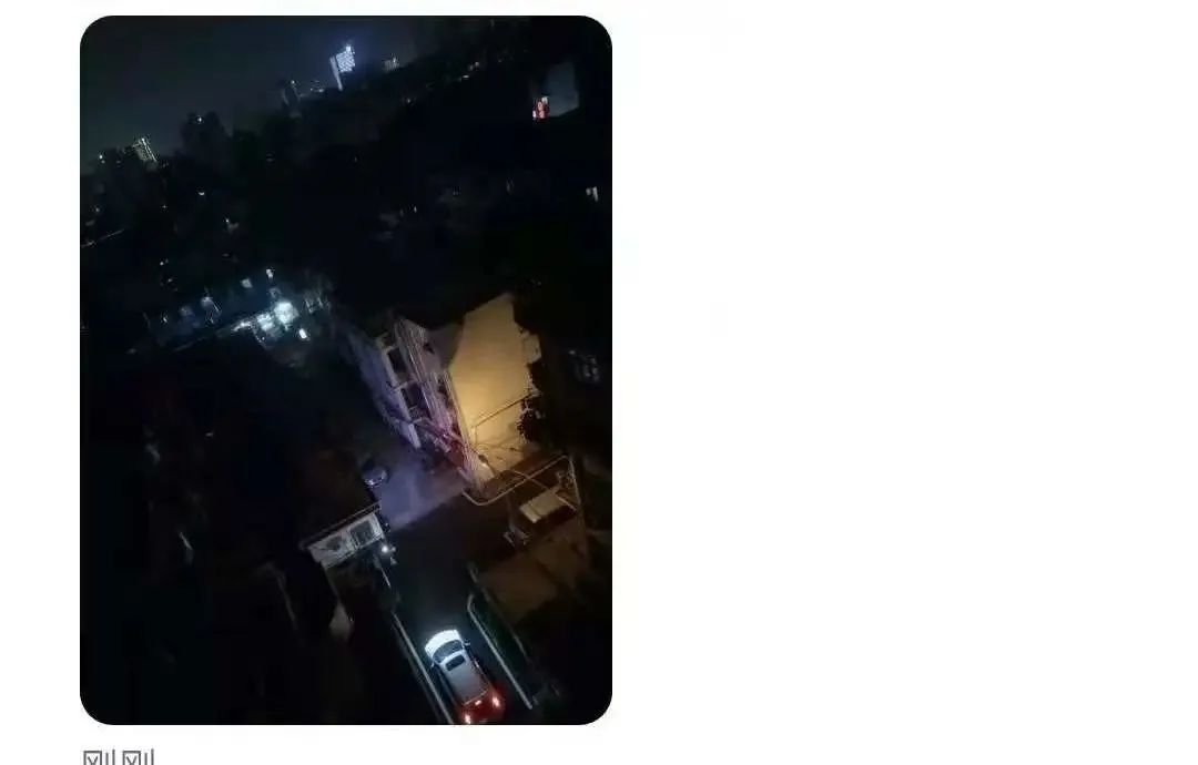 那是从楼顶往下拍摄的一张照片对方终于发来了一张自己位置的照片半个