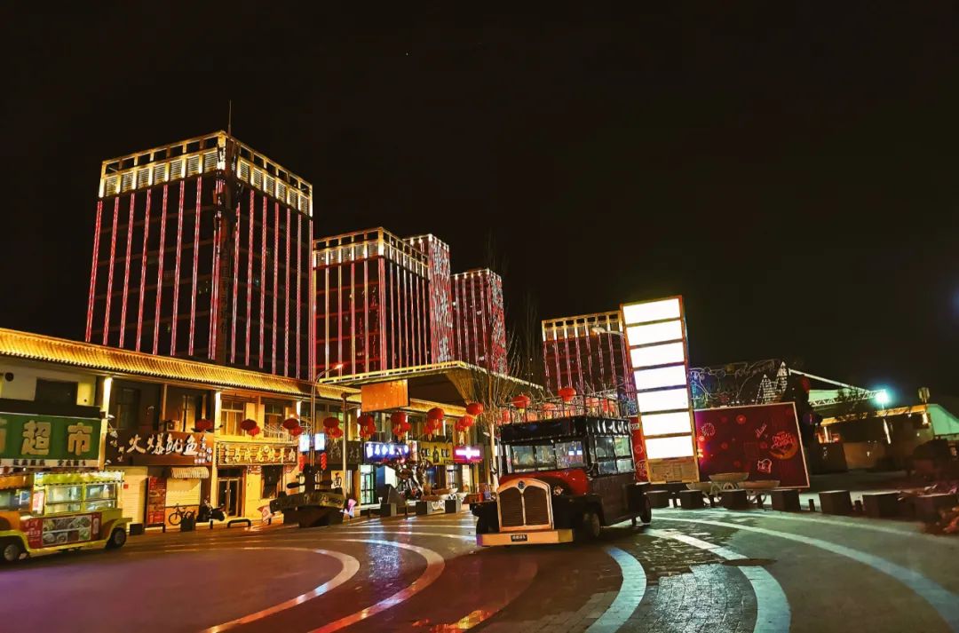 格尔木这座城市我们生于斯长于斯她悄然发生的每一个变化都让我们为之