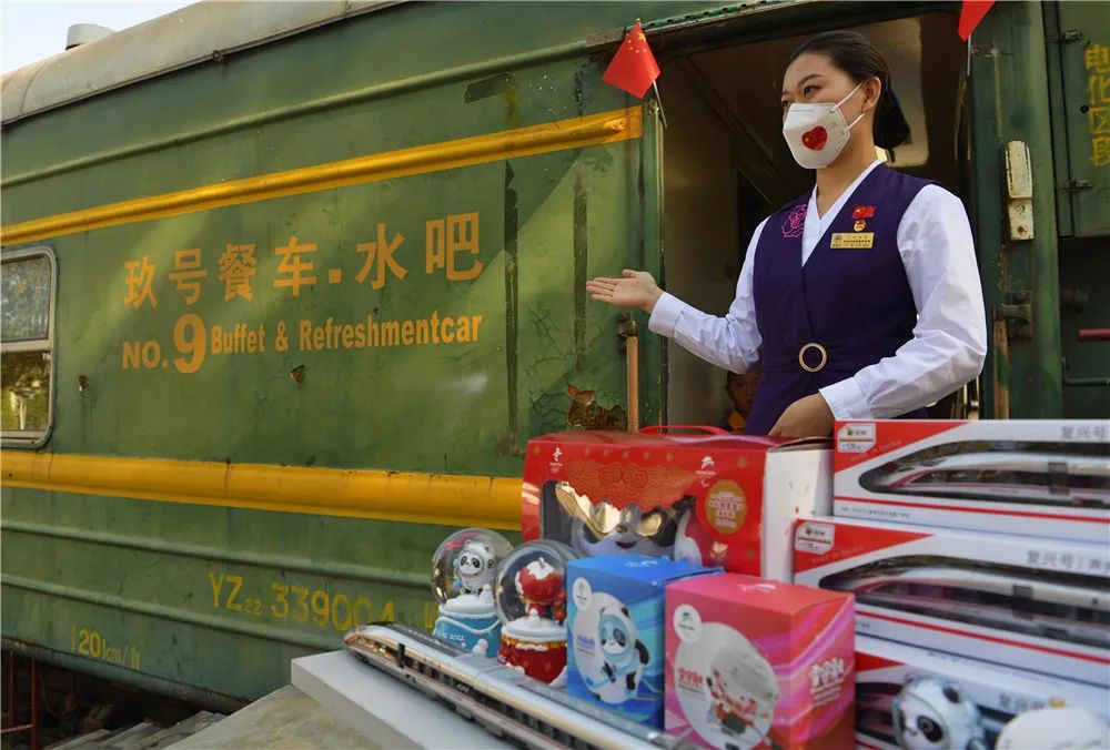 绿皮火车主题餐车来了