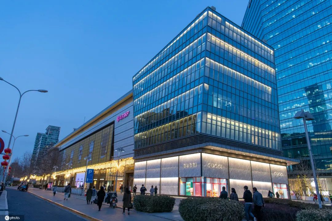 2020年,北京华贸中心主力店skp的销售额达177亿元,不仅连续十年蝉联