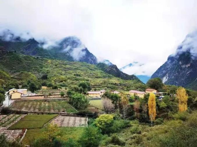 甘南州舟曲县赛尔布黑峪沟秋景美美美