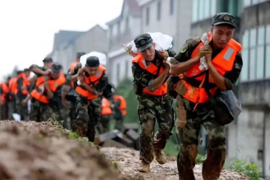 回首百年话峥嵘改革开放史78九八抗洪挺起中华民族不屈的脊梁