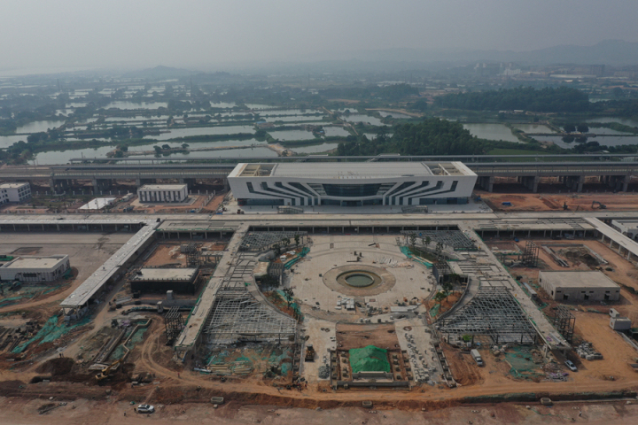 赣深高铁仲恺站站房工程收尾电子芯片设计充满科技感