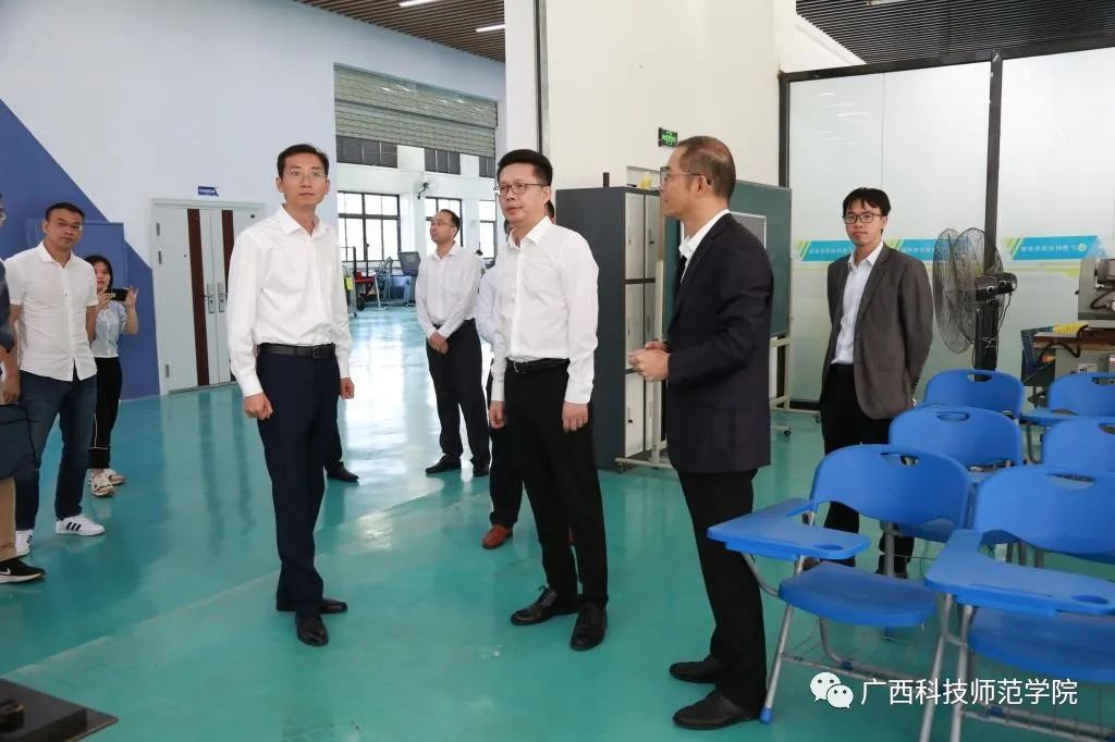 合山市委书记徐钊率队到校商谈校地合作并为师生作宣讲报告