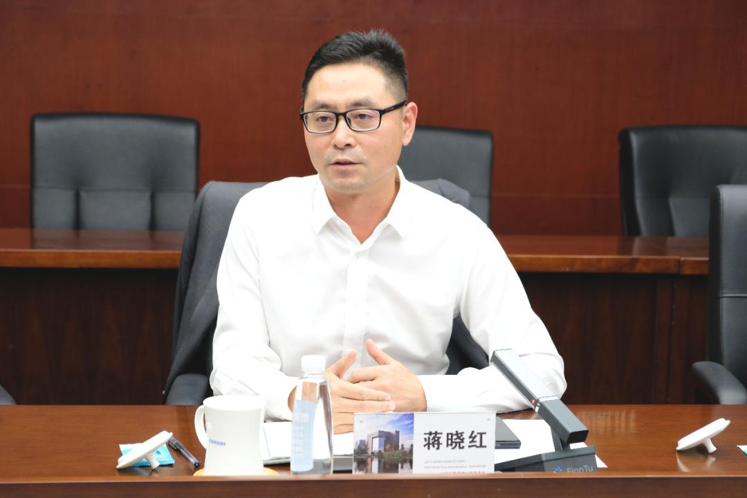 蒋晓红对马恩成一行的到访表示欢迎,并介绍了中建西南院基本情况.