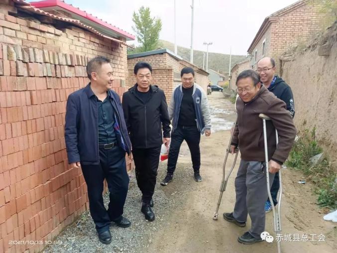 赤城县总工会慰问困难职工知冷知热暖人心