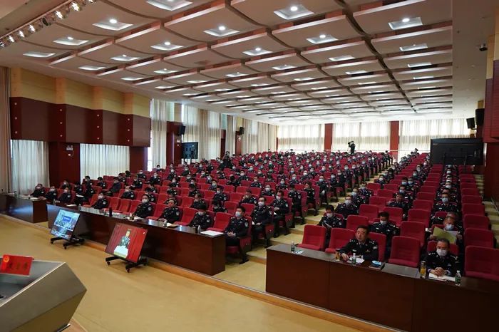 会议由市局党委副书记,副局长刘宇轩主持,市局在家党委成员参加会议.