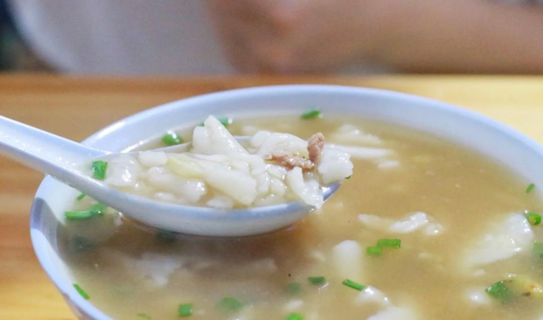 米糊是龙游独有的特色,就好像是南方版的胡辣汤.