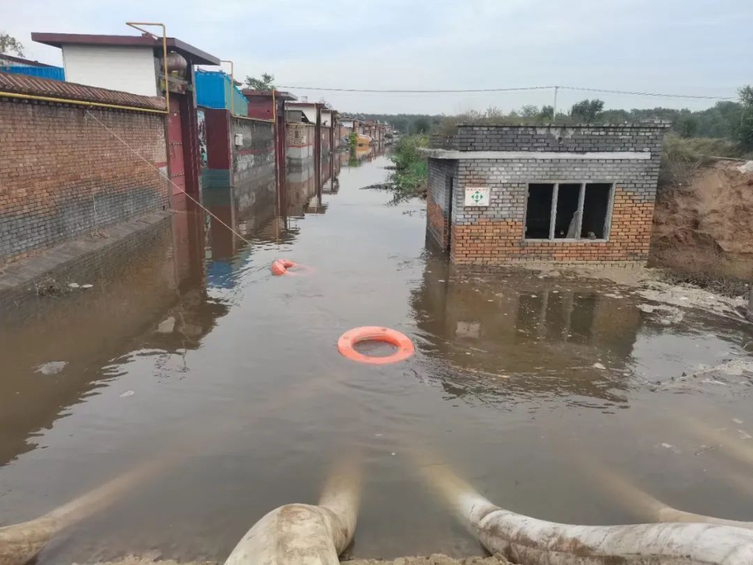 暴雨水灾寒潮山西省多地受灾严重浙妇儿在行动