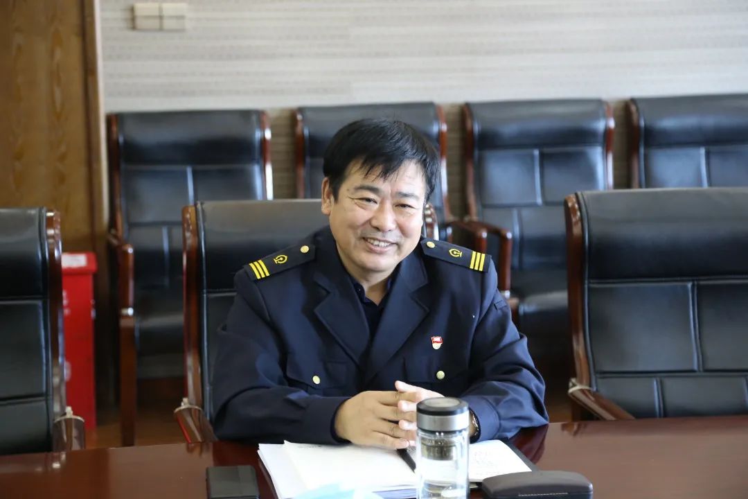 省政协委员高晓利为法院队伍建设建言献策殷鹏院长对三位代表,委员的