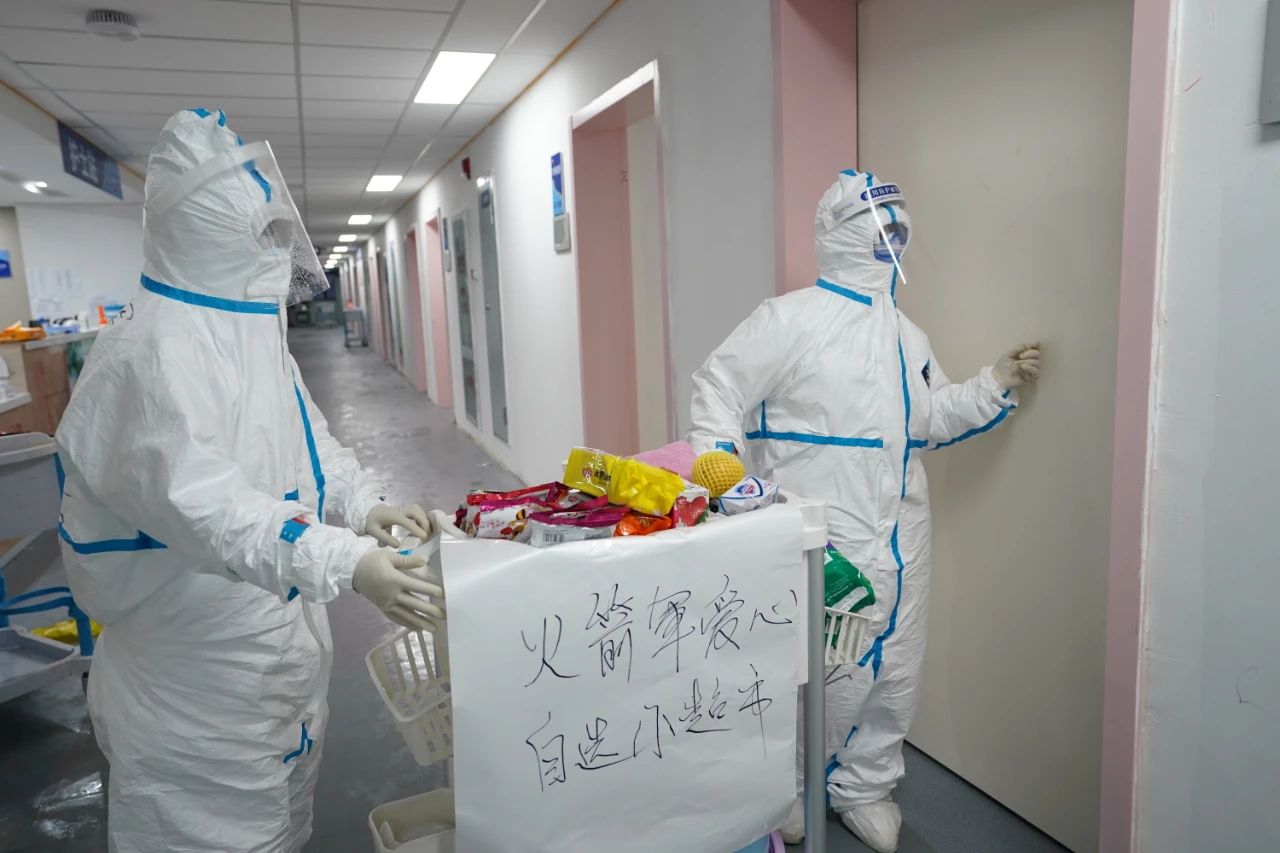 离开武汉完成回撤火箭军医疗队也把最美的身影留给了英雄的武汉人民!