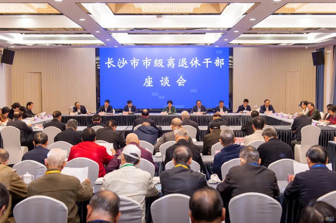 卢鸿鸣,袁志恒,以及老同志陈香成,易希文,张贤遵,袁汉坤,杜远明,杨顺