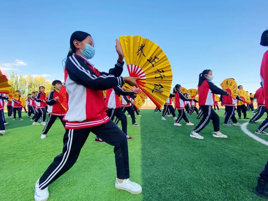魅力大课间 “太极功夫扇”