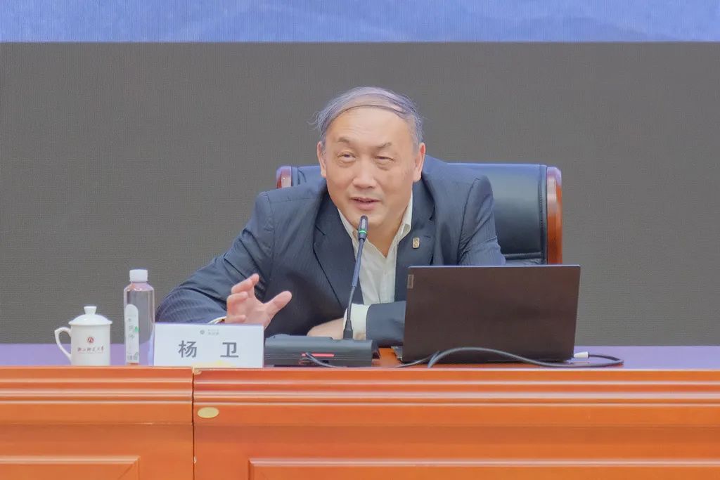 杨卫院士以"一流大学建设的上行路径"为题,围绕创新驱动发展,科教发展