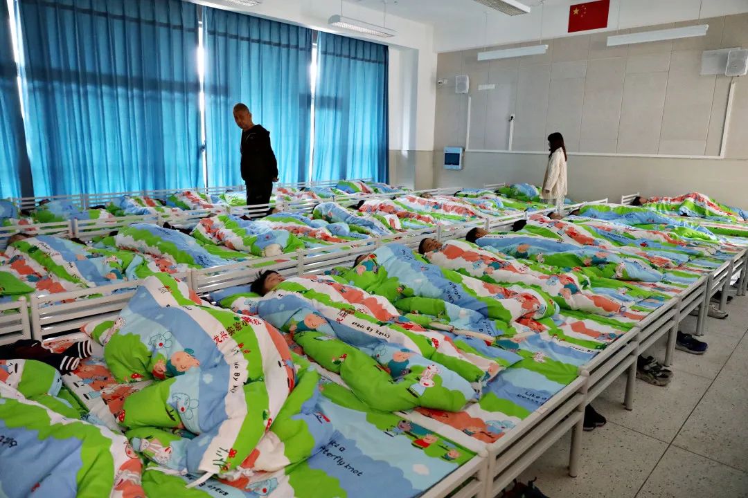 躺下睡午觉渝北龙兴实验小学午睡妙招频出