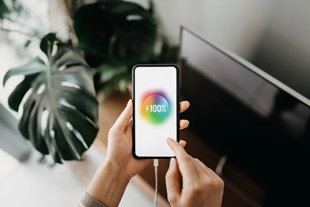 手机电池保养_如何延长手机电池寿命_新手机买回来充电注意事项