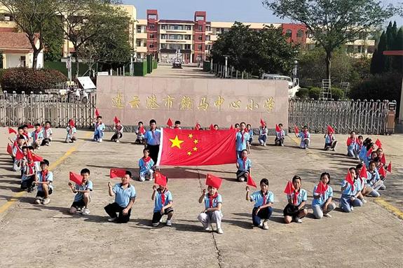 童心向党赣榆萌娃用最美姿态告白祖国