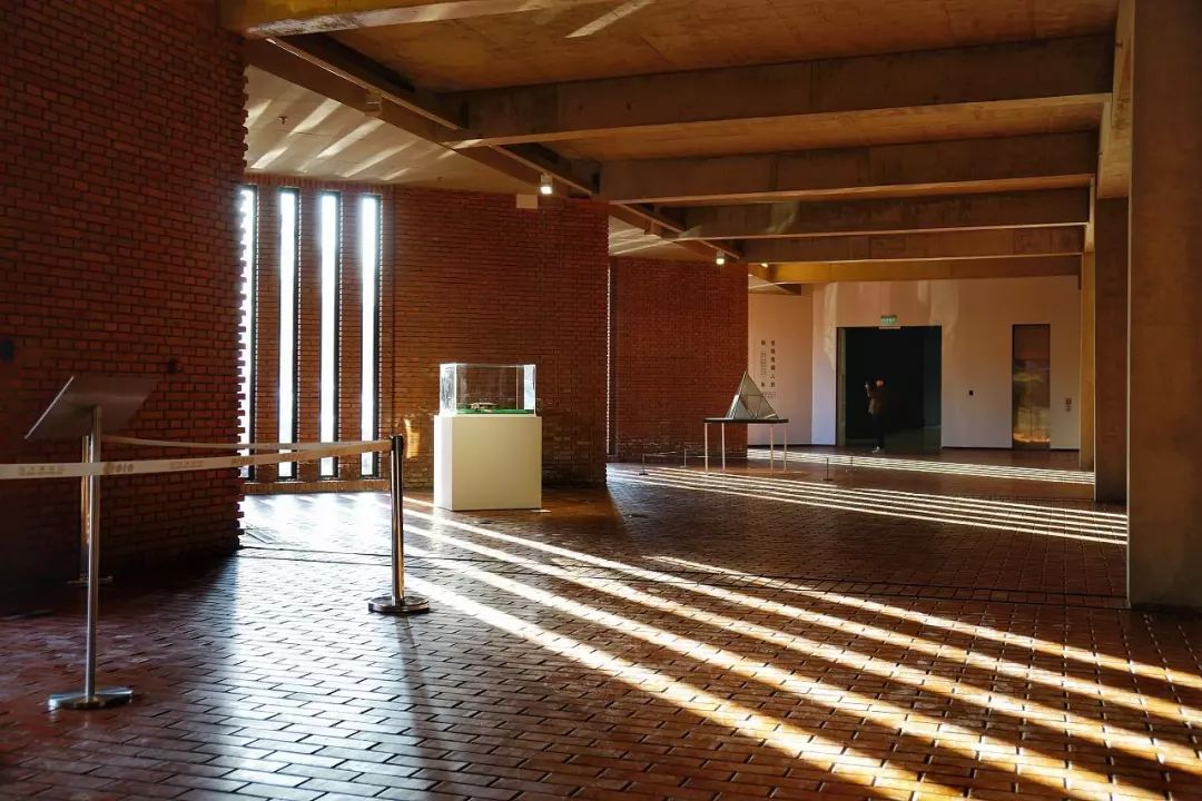 地址:朝阳区崔各庄乡何各庄村"06鸿坤美术馆鸿坤美术馆位于北京南三环