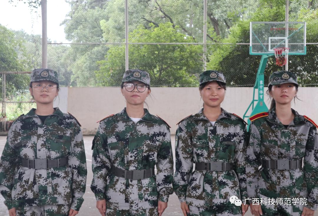 广西科技师范学院军训图片