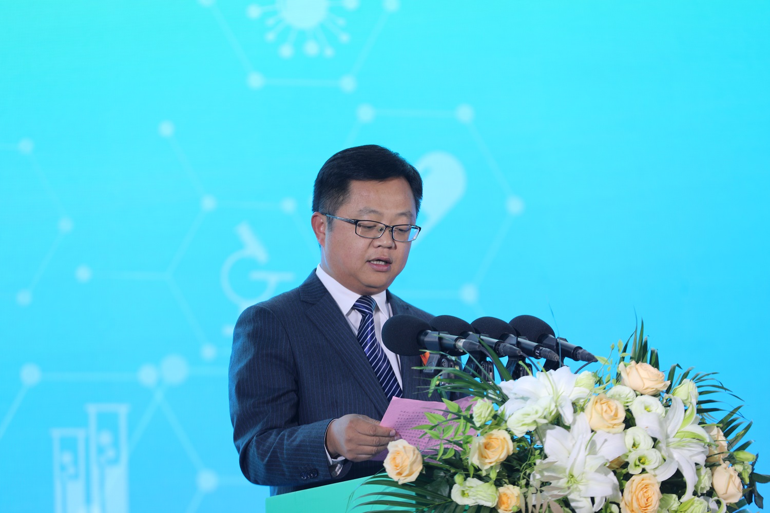 宜兴市人民政府副市长任飞在宜兴国际生命科学产业园(宜兴药谷)开园