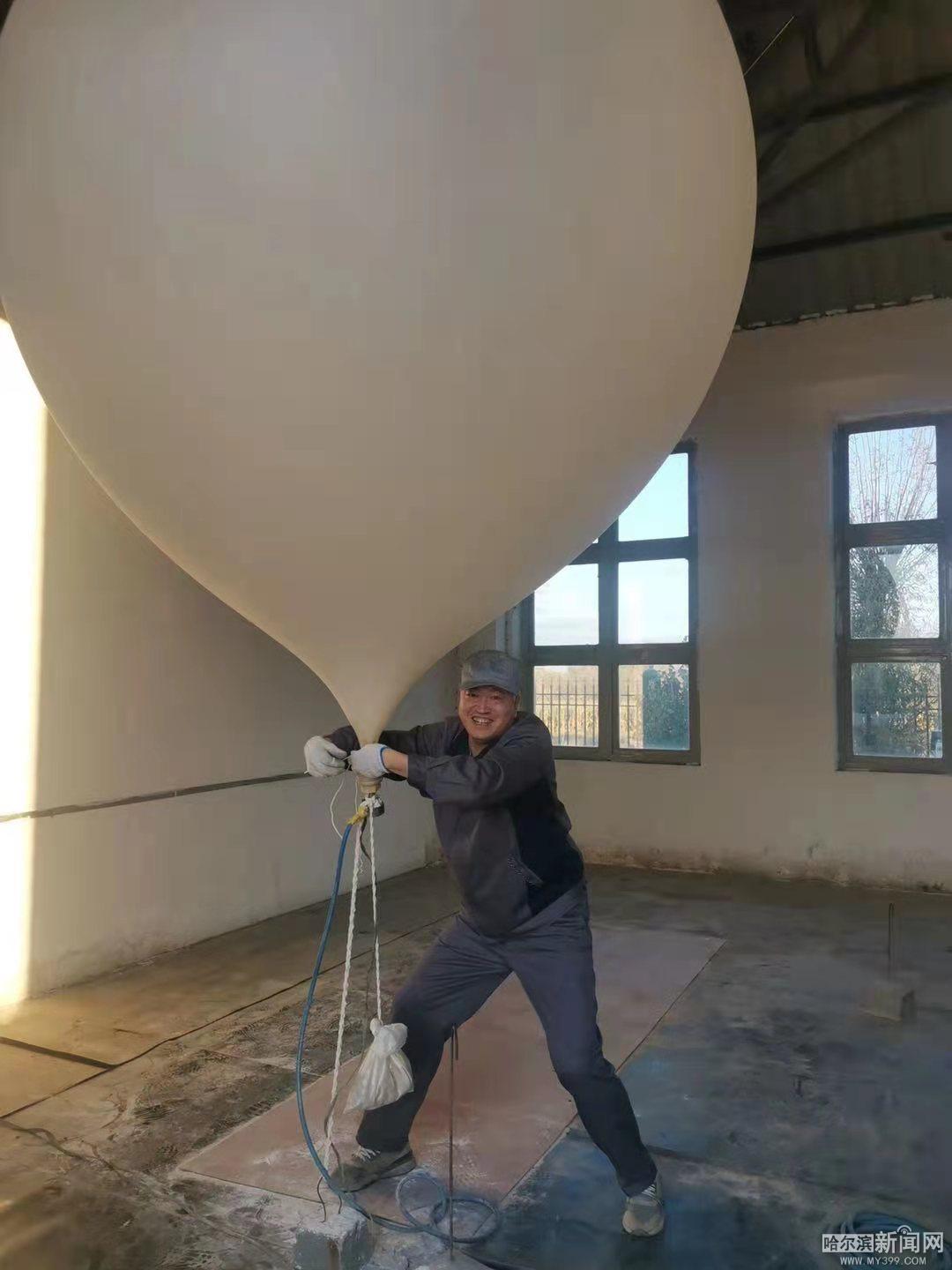 一部催泪短片牵出一只风雨无阻的心愿气球探空员讲述气球如何在3万米