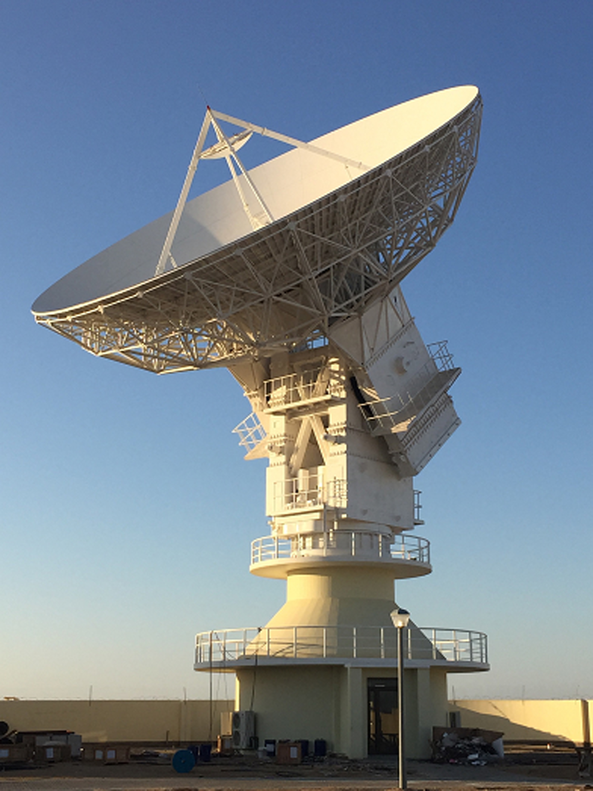 南非测控站天线系统航天员太空生活,处处都需要地空视频传输.