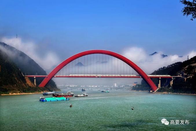 摄它们或拥有斑斓色彩▼△肇庆新区长利大道桥 梁亮 摄△阅江大桥