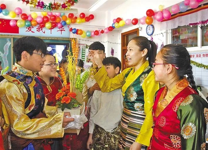 今年5月1日起正式实施《西藏自治区民族团结进步模范区创建条例》自治