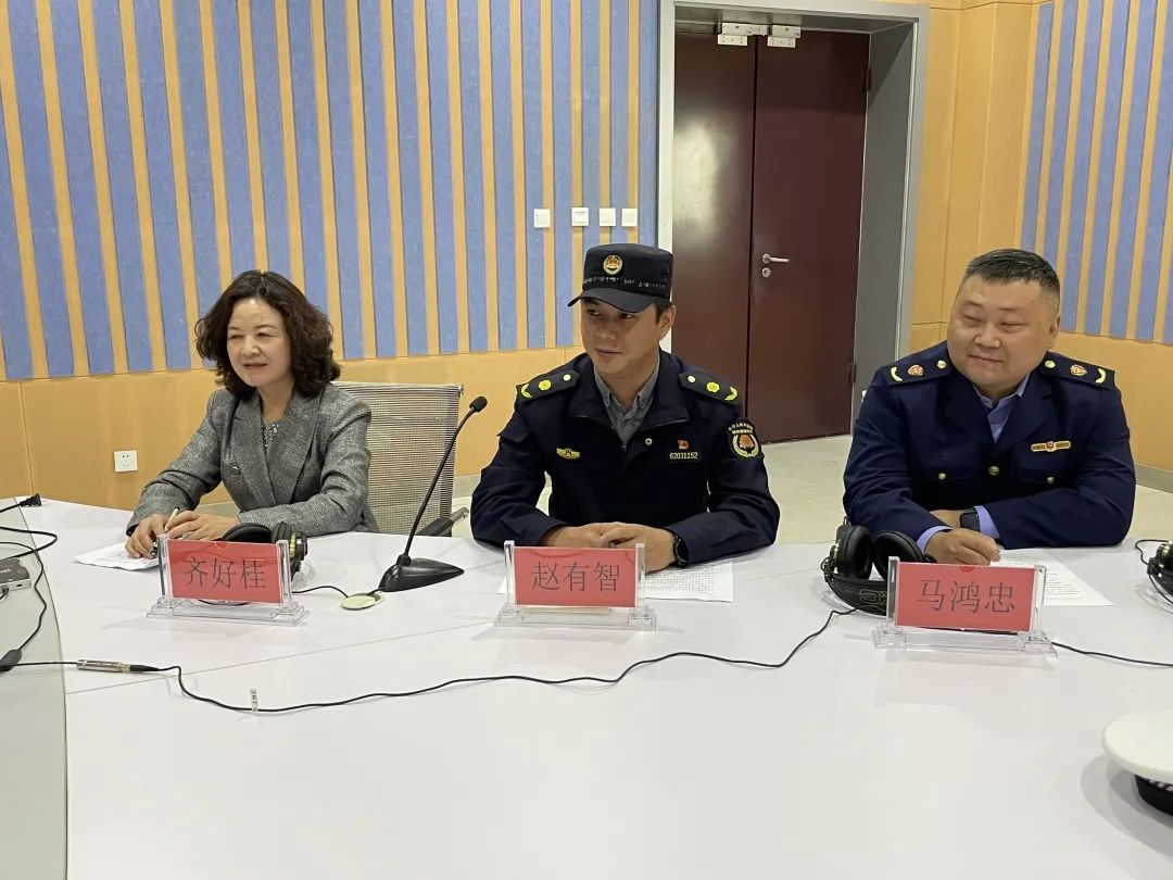 金川区房管所副所长齐好桂,金川交警大队副队长王鸿凌,金川区城管执法