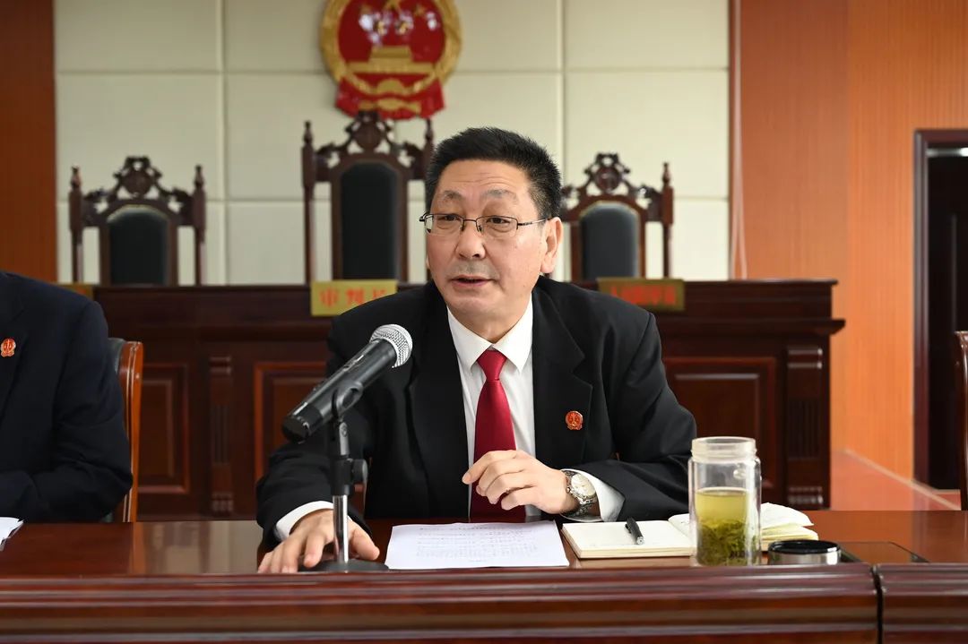卢颖代表院党组对书记员近年来的工作予以肯定,同时结合工作中存在的