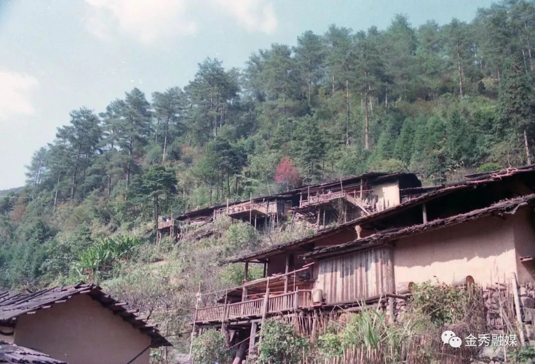 1989年十八家瑶寨(局部)十八家位于金秀瑶族自治县忠良乡永和村,是盘