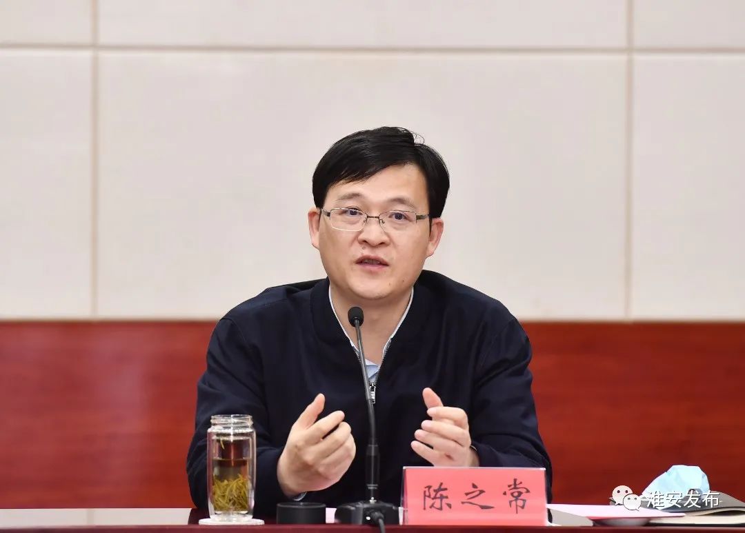 副市长许明和国家开发银行江苏省分行副行长田为华代表双方签约.