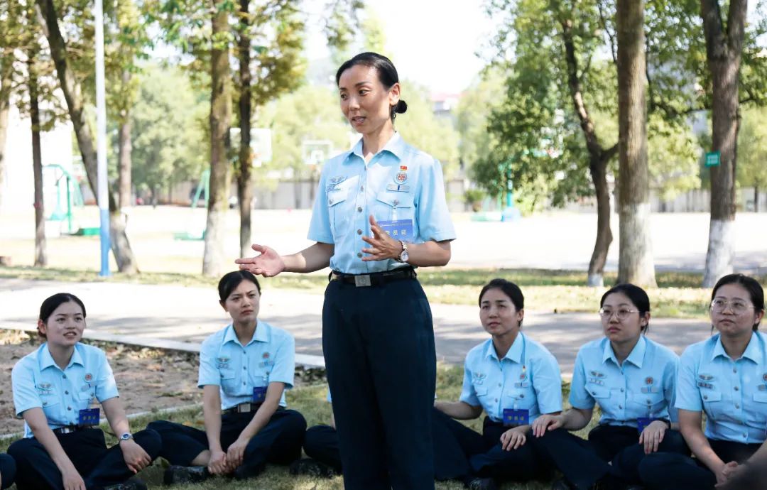 你好孔雀藍火箭軍某部舉辦首屆文職人員日活動