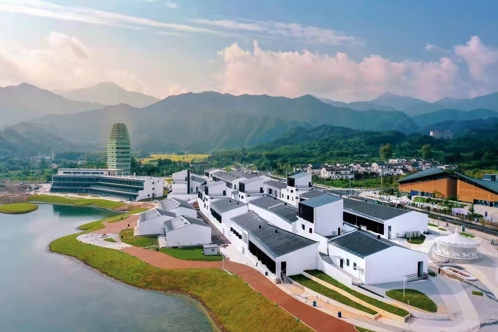 各美其美!黄山市市长孙勇分享"徽州小镇"