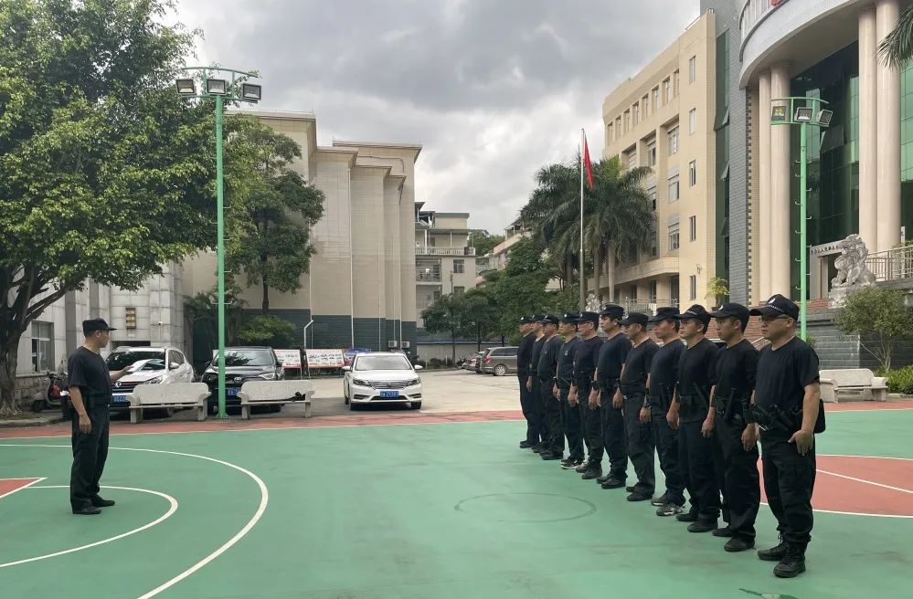 警察大隊集中開展了為期一個月的體能技能訓練,以軍事化標準鍛造一支