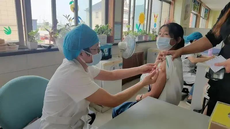 初一学生家长请注意免费接种水痘疫苗了