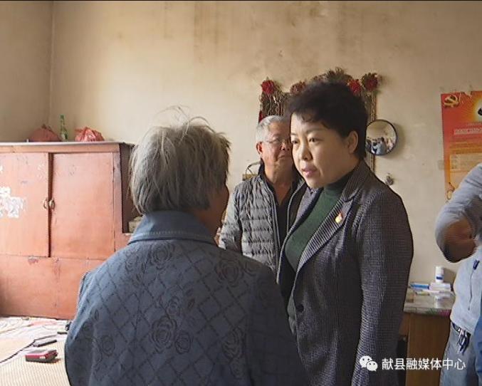 县委常委组织部长刘红荣督导检查驻村帮扶和结对帮扶工作