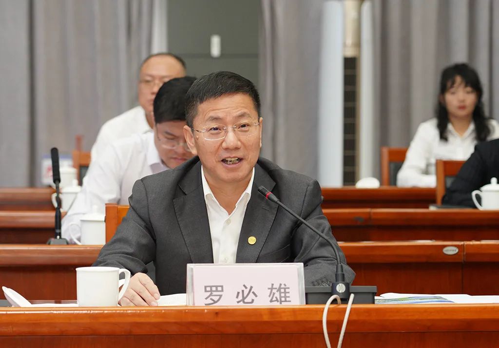 罗必雄表示普洱市具有得天独厚的生态资源和产业基础,发展低碳经济