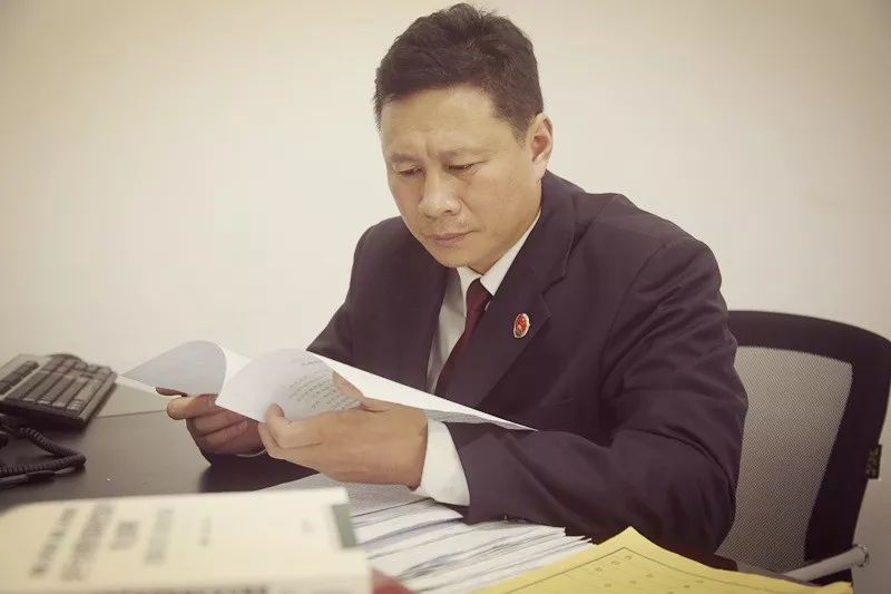 树典型学先进筑忠诚全省优秀办案检察官杨榕架起连心桥甘当避震器