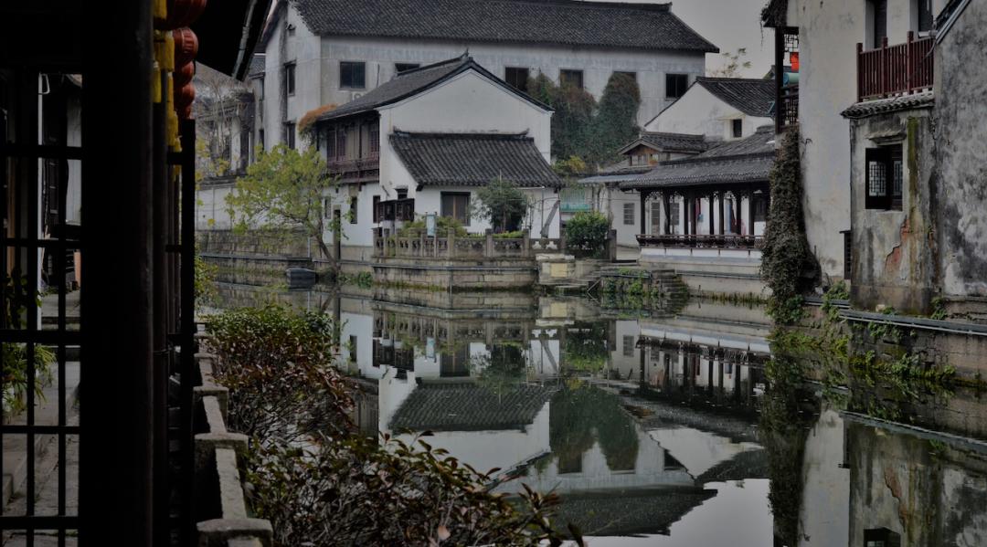 八角亭谜雾剧情介绍 939.jpg