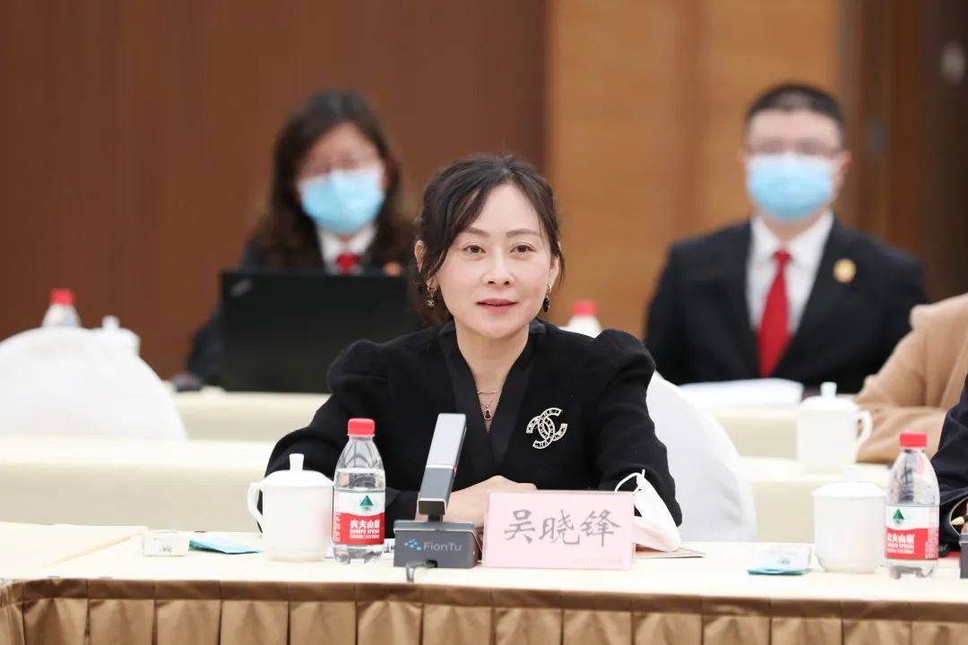 重庆高院召开新闻媒体专家座谈会